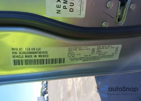 2021 Jeep Compass Latitude 4X4 z USA, uszkodzony, nr VIN 3C4NJDBB6MT601575